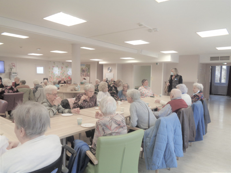 Goûter avec le Foyer des 7 Fontaines de Givry(suite)