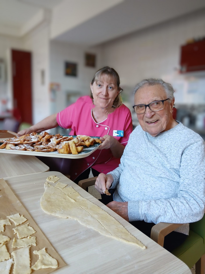 Beignets de carnaval et chants au ukulélé