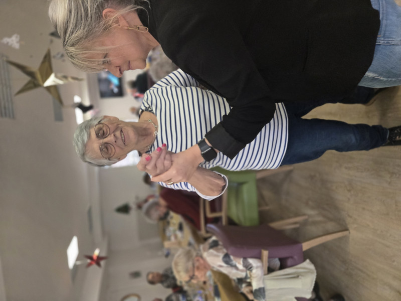 Un repas des familles haut en couleurs sur le thème « Les Bronzés font du ski »