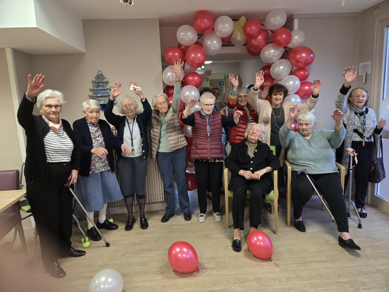 Un décor collectif pour un repas magique : “Les Bronzés font du ski”