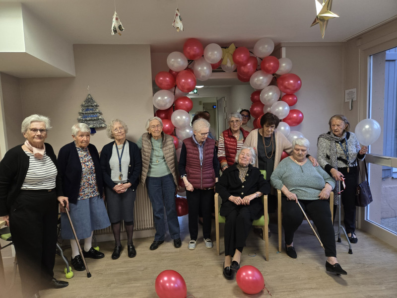 Un décor collectif pour un repas magique : “Les Bronzés font du ski”