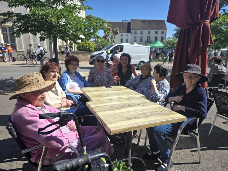 Sortie au marché de Givry : un moment convivial pour nos résidents