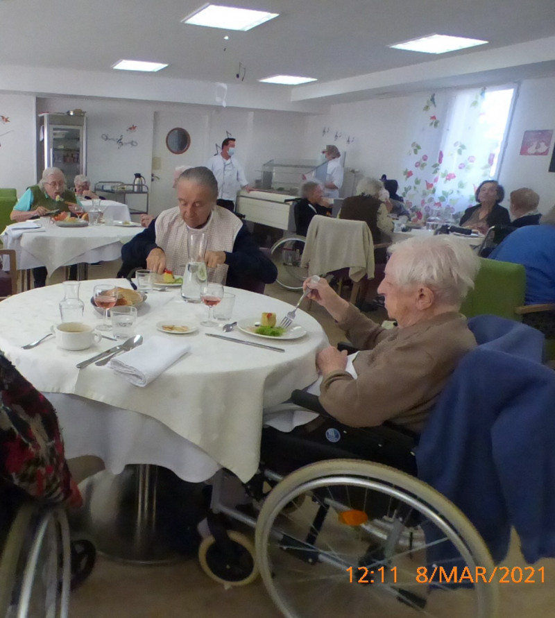 Retour en Salle a mangé pour nos résidents(Suite)