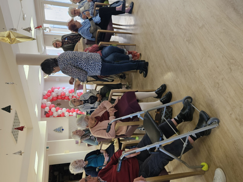 Une après-midi chaleureuse entre chocolats et histoires : un moment de partage apprécié par tous