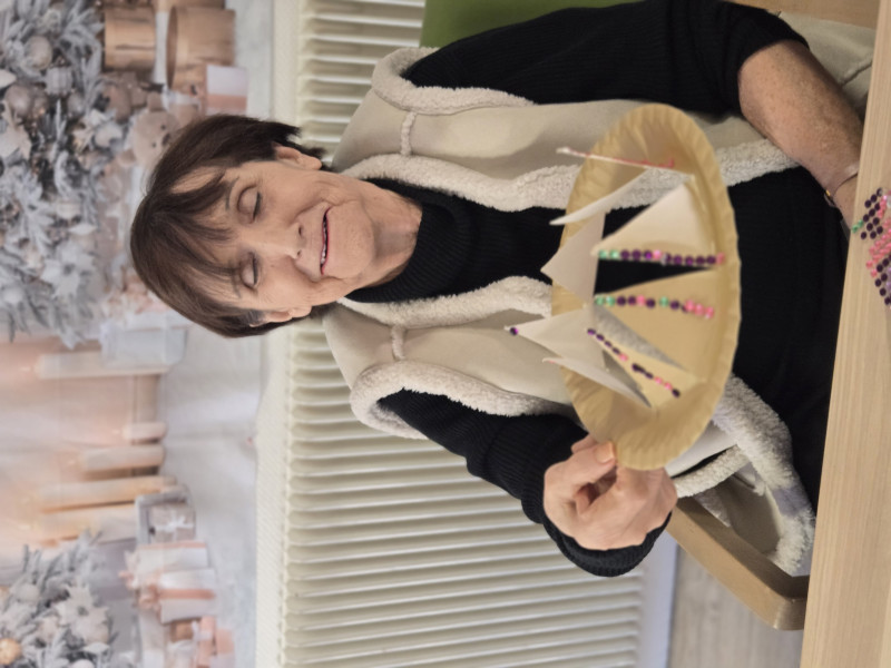 Atelier créatif du 1er janvier : confection de couronnes pour l’Épiphanie .