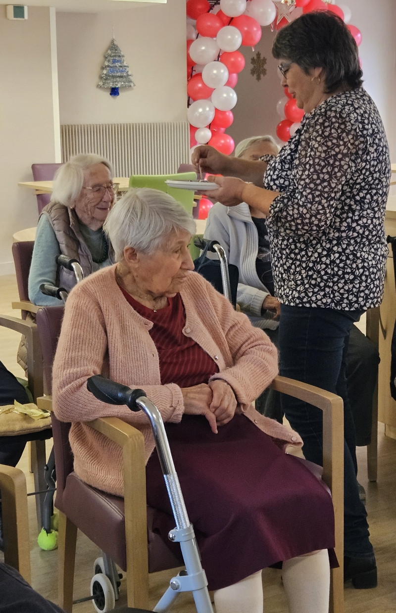 Une après-midi chaleureuse entre chocolats et histoires : un moment de partage apprécié par tous