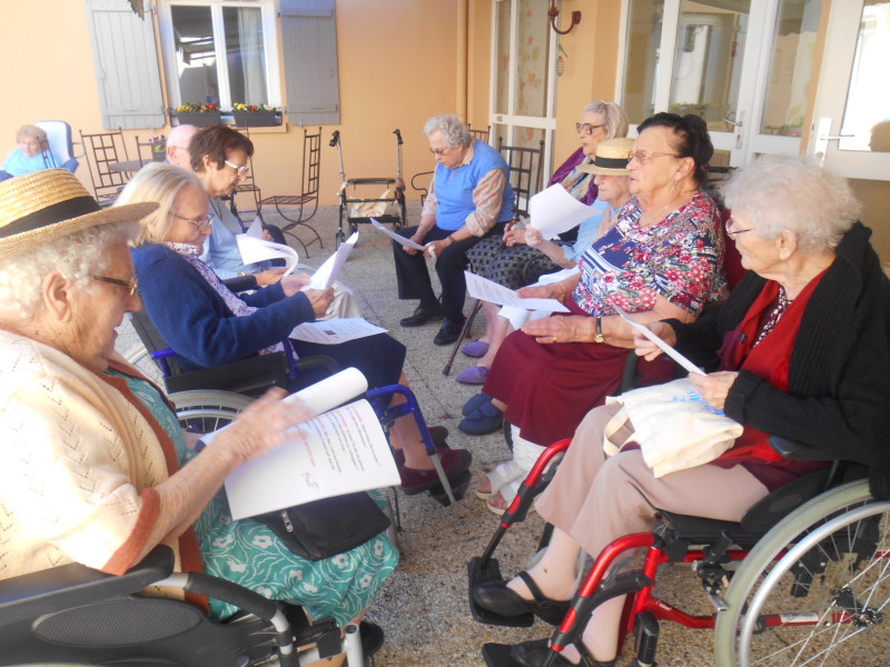 Répétition de la pièce de théâtre en terrasse