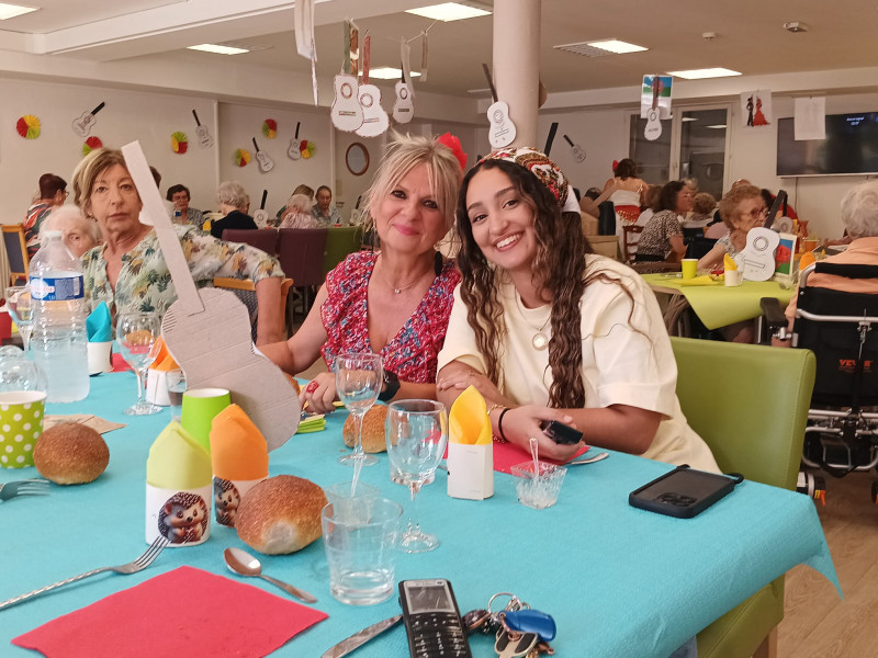 Un Été aux Couleurs Gitanes : Retour sur notre Repas Festif du 20 Juin à l’Ehpad
