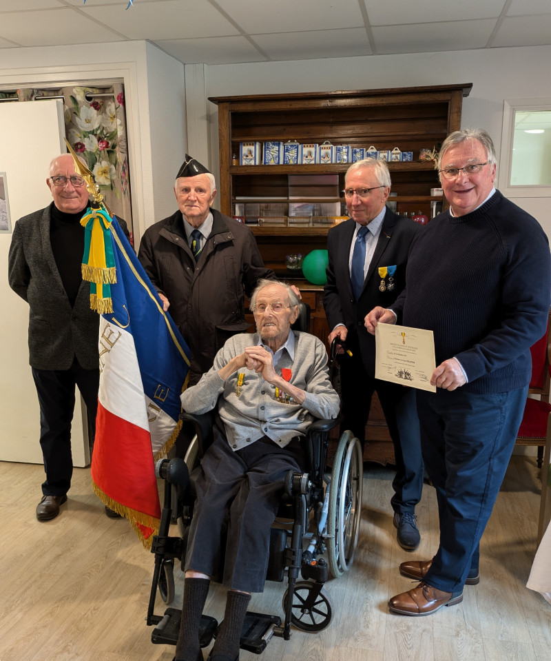 Remise de la Médaille d'Or pour Mr P.