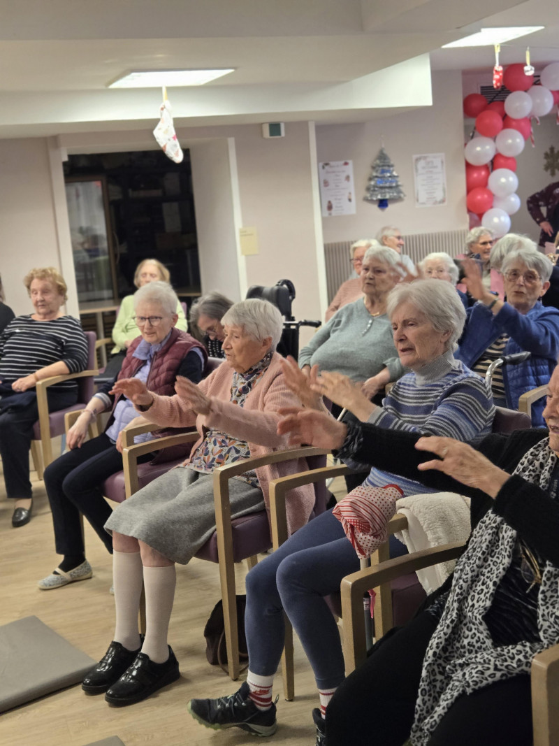 Un Arbre de Noël placé sous le signe de la fête et du partage