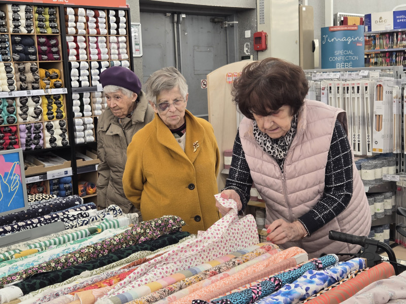 Quand les résidents deviennent créateurs dès le choix du tissu