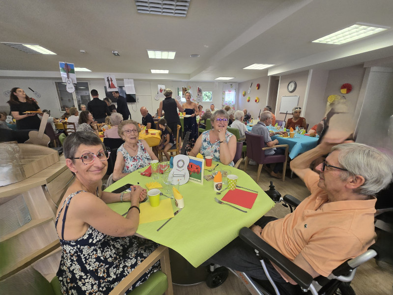 Un Été aux Couleurs Gitanes : Retour sur notre Repas Festif du 20 Juin à l’Ehpad