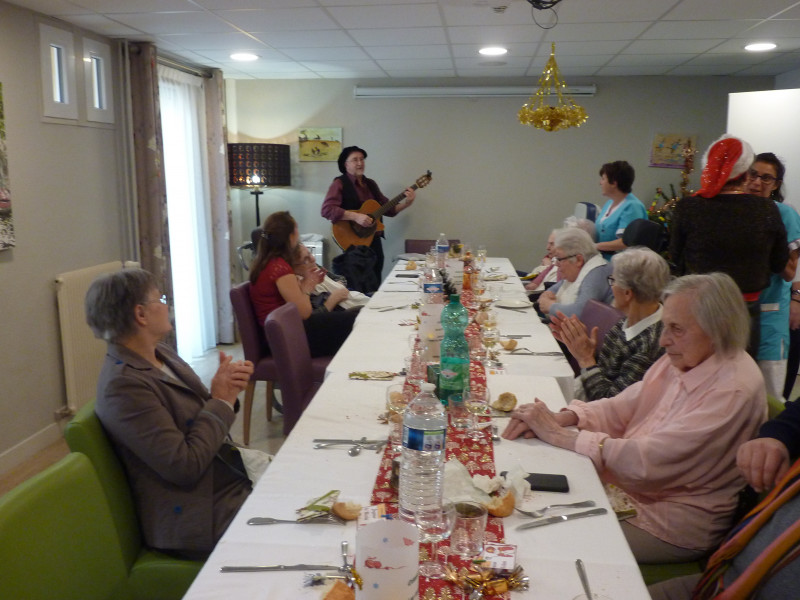 Repas des familles le 06.12.2019. Suite. Salle d'animation et salle des familles