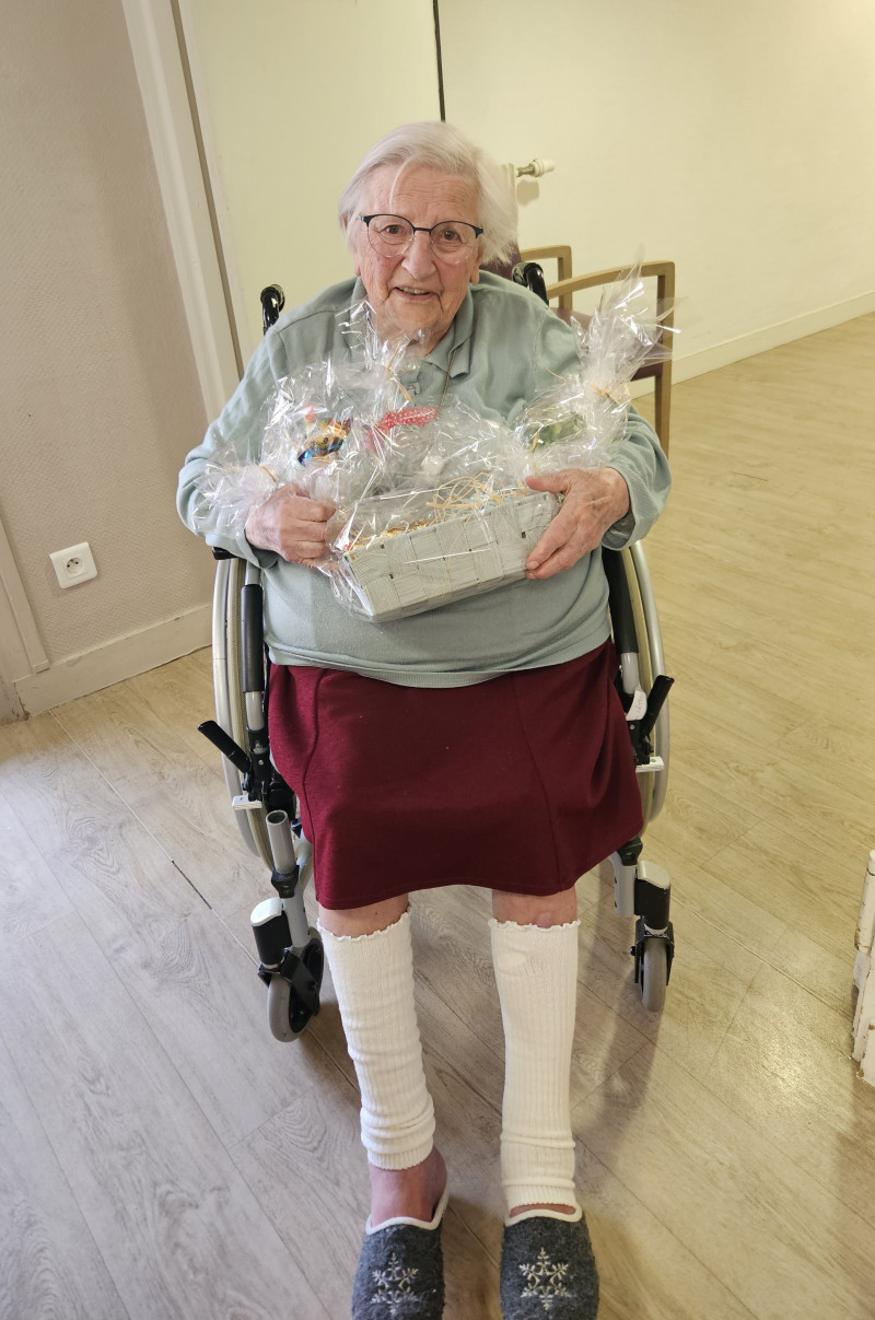 Le loto des grands-mères : des cadeaux et des fleurs pour tous