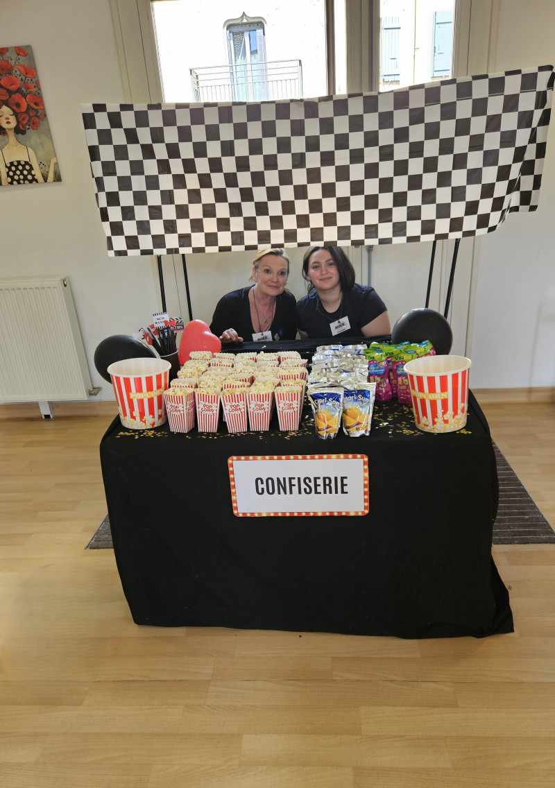 Le cinéma s’invite à la résidence : une séance inoubliable pour les résidents
