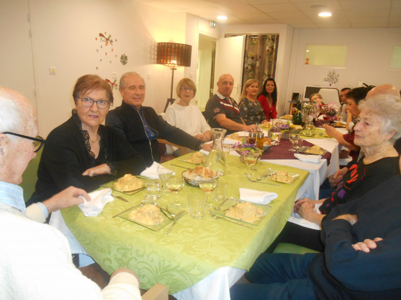 Repas de familles a m'occasion de L'Anniversaire d'une résidente