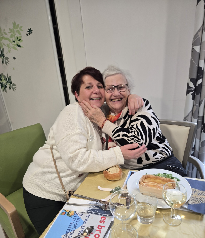 Un repas des familles haut en couleurs sur le thème « Les Bronzés font du ski »