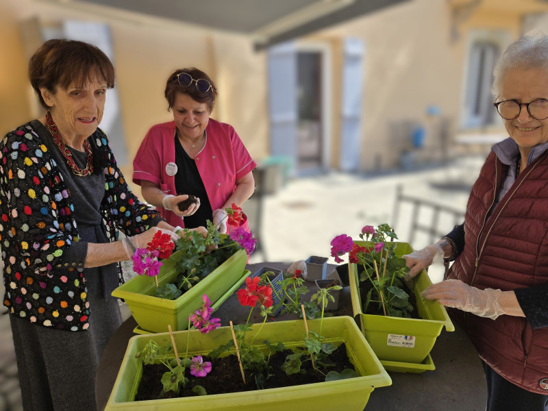 Les résidents du PASA fleurissent la résidence