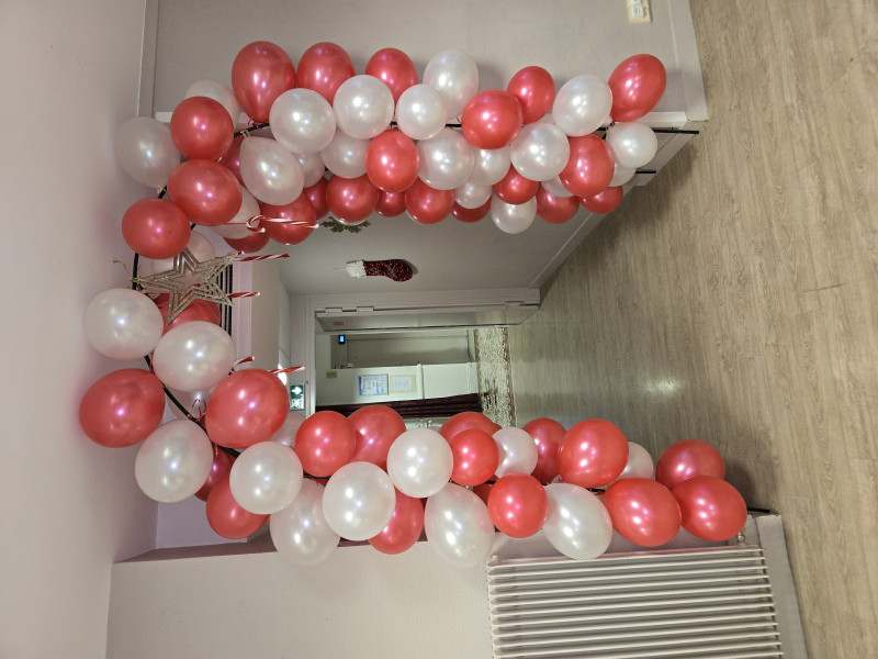 Un décor collectif pour un repas magique : “Les Bronzés font du ski”