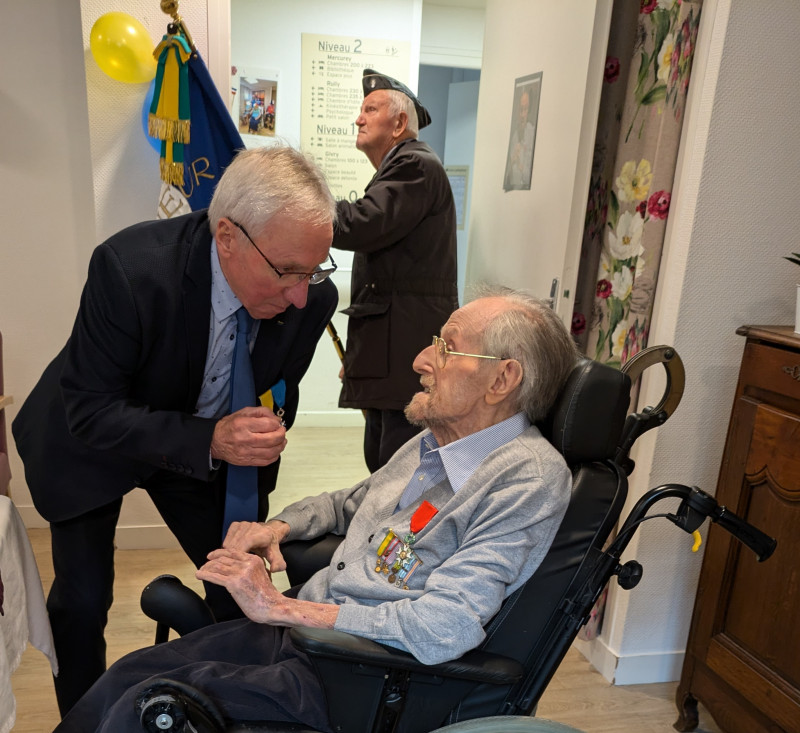 Remise de la Médaille d'Or pour Mr P.
