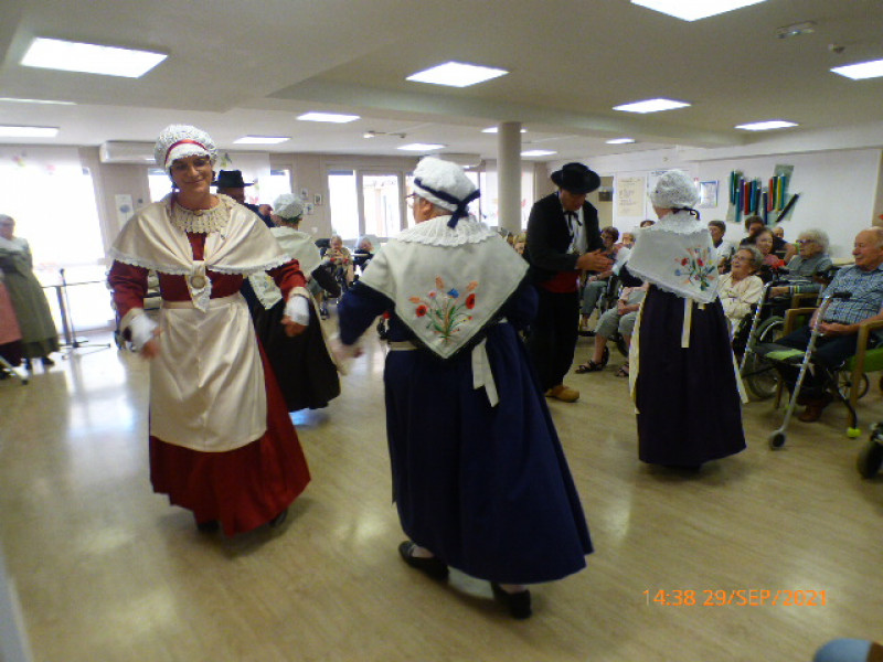 Après midi festif avec le groupe Folklorique